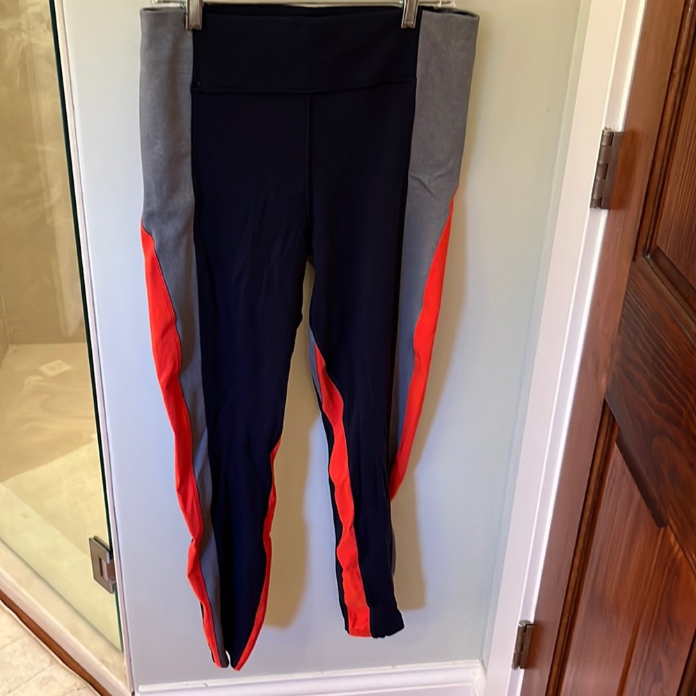 Crest colorblock leggings